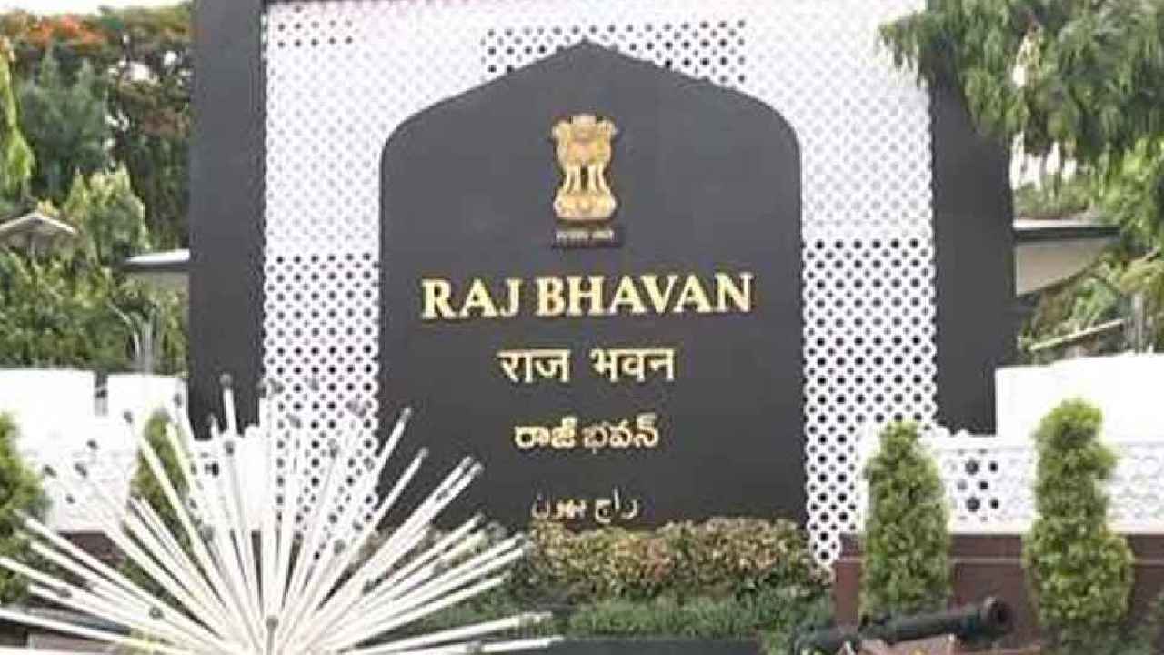 Hyderabad Bomb Threat: హైదరాబాద్ లో బాంబు బెదిరింపుల కలకలం.. 4 ఆర్డీఎక్స్, ఐఈడీ బాంబులు పెట్టినట్లు మెయిల్.. Hyderabad Bomb Threat: హైదరాబాద్ లో బాంబు బెదిరింపుల కలకలం.. 4 ఆర్డీఎక్స్, ఐఈడీ బాంబులు పెట్టినట్లు మెయిల్..