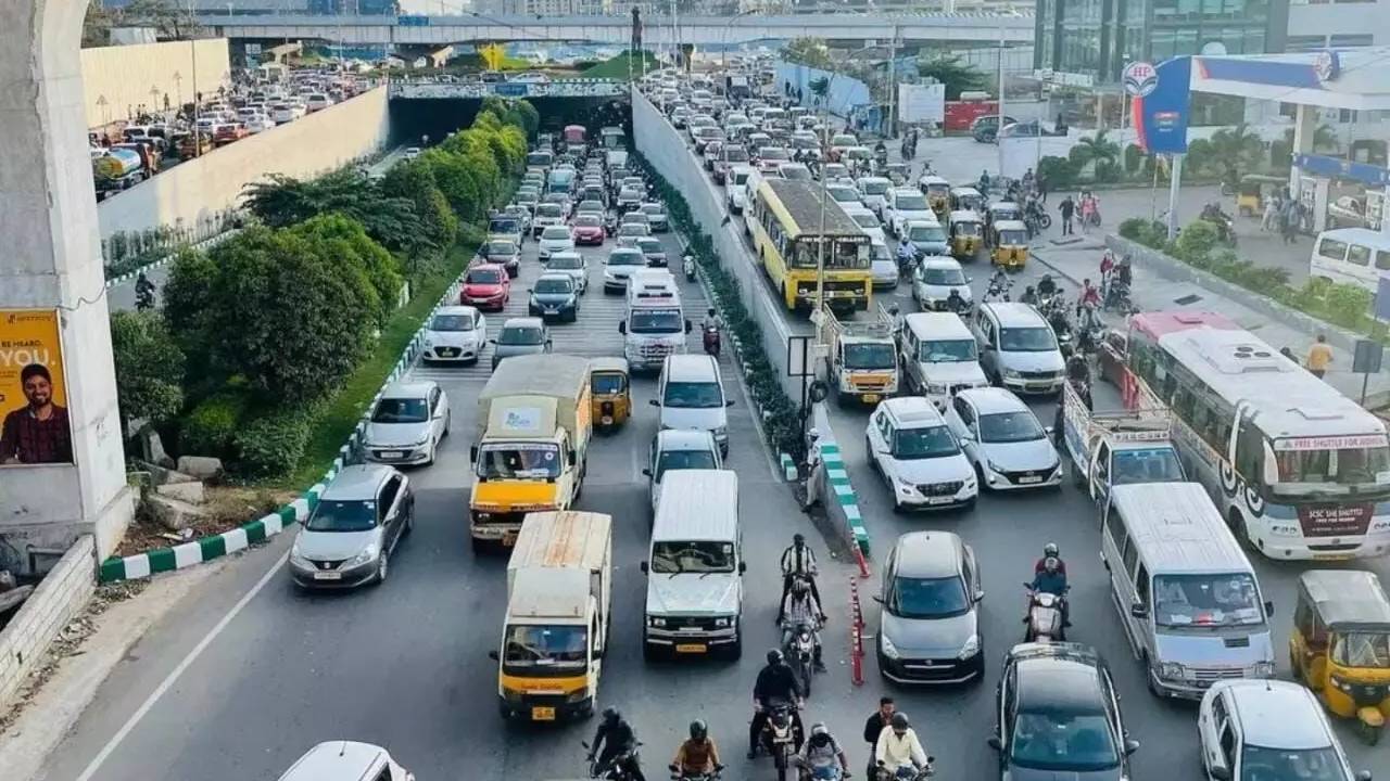 హైదరాబాద్ వాసులకు ట్రాఫిక్ అలెర్ట్.. రెండు రోజులు… ఈ రూట్లలో అస్సలు వెళ్లొద్దు… హైదరాబాద్ వాసులకు ట్రాఫిక్ అలెర్ట్.. రెండు రోజులు… ఈ రూట్లలో అస్సలు వెళ్లొద్దు…