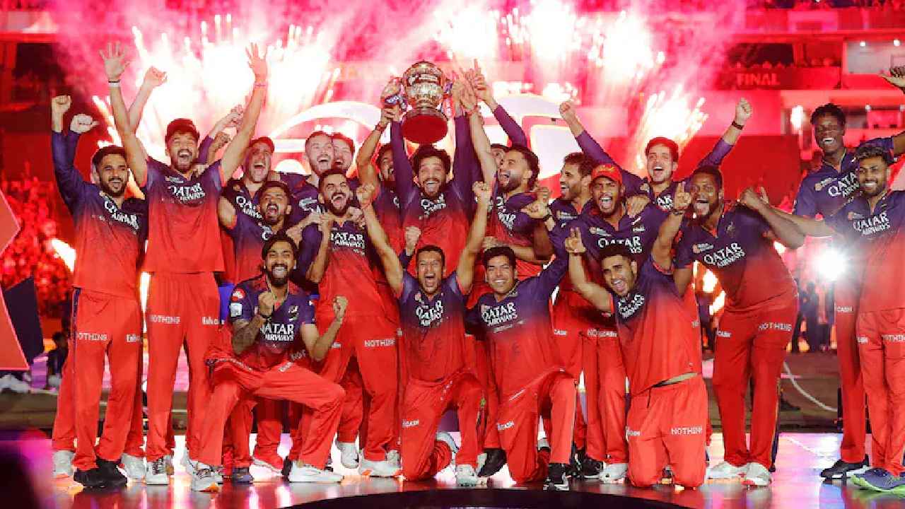 IPL Brand Value: భారీగా పెరిగిన ఐపీఎల్ బిజినెస్, బ్రాండ్ విలువ.. ఎన్ని లక్షల కోట్లు అంటే.. అత్యంత విలువైన ఫ్రాంచైజీ ఏదంటే.. IPL Brand Value: భారీగా పెరిగిన ఐపీఎల్ బిజినెస్, బ్రాండ్ విలువ.. ఎన్ని లక్షల కోట్లు అంటే.. అత్యంత విలువైన ఫ్రాంచైజీ ఏదంటే..