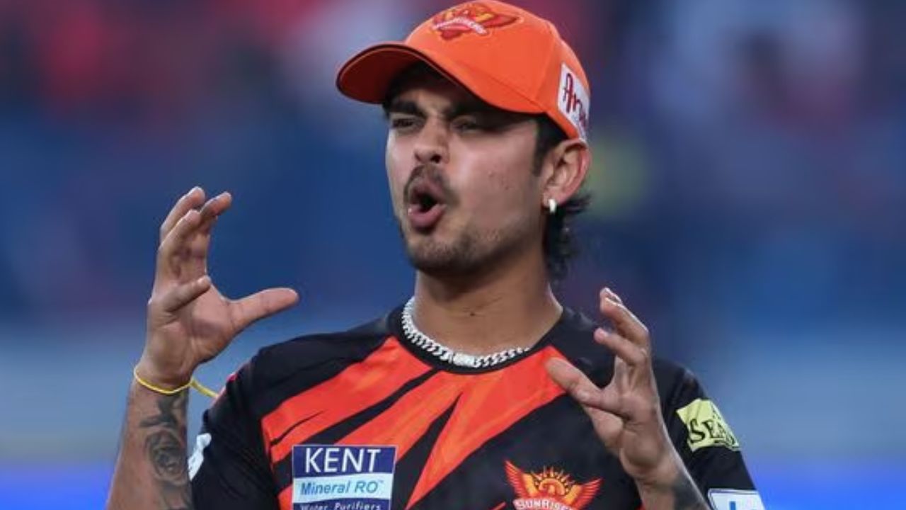 SRH : ఐపీఎల్ 2026 ముందు సన్రైజర్స్ కీలక నిర్ణయం! ఇషాన్ కిషన్ పై వేటు? కేకేఆర్ ఆల్రౌండర్ పట్ల ఆసక్తి! SRH : ఐపీఎల్ 2026 ముందు సన్రైజర్స్ కీలక నిర్ణయం! ఇషాన్ కిషన్ పై వేటు? కేకేఆర్ ఆల్రౌండర్ పట్ల ఆసక్తి!