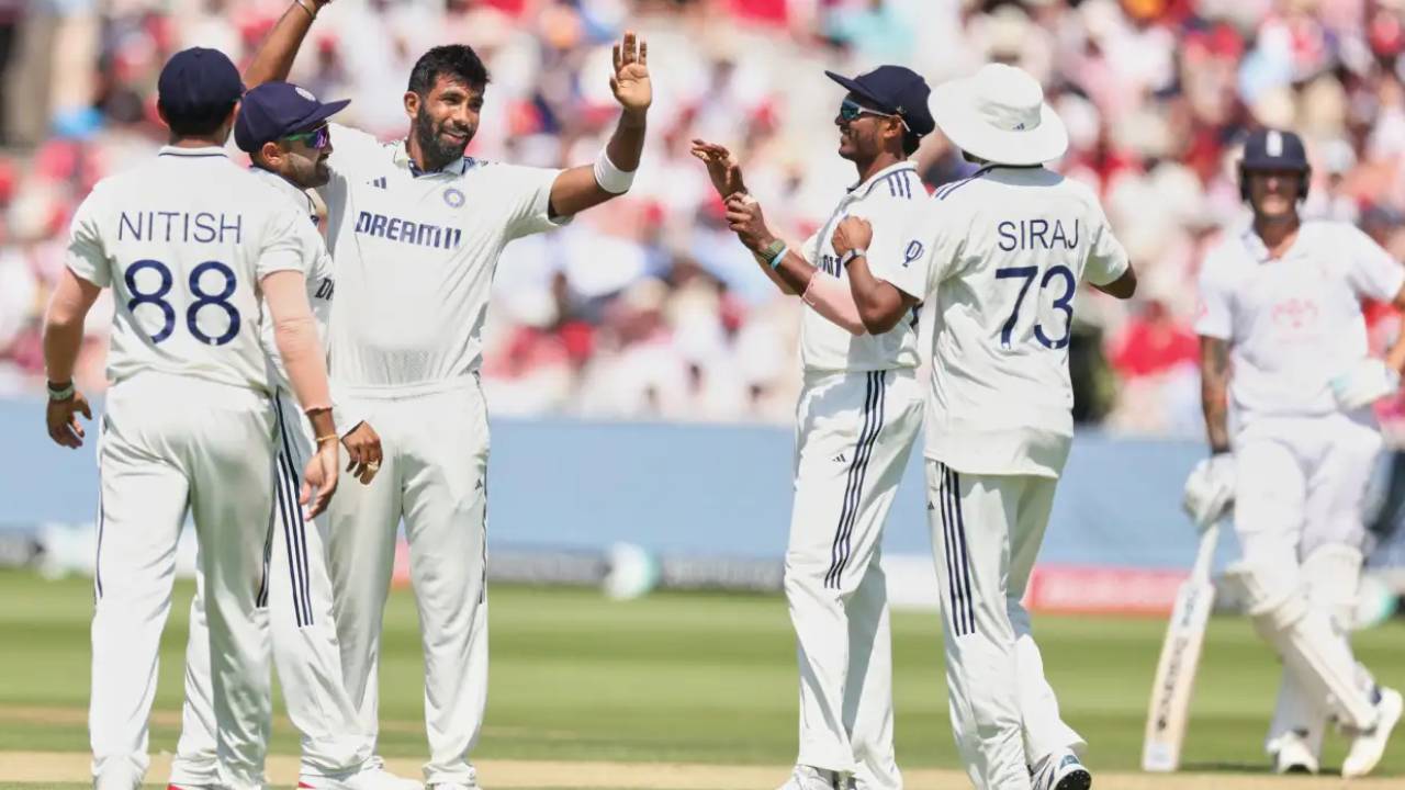 IND vs ENG: నాల్గో టెస్టుకు ముందు టీమిండియాకు బిగ్షాక్.. ఆల్రౌండర్ సహా ఇద్దరు ఫాస్ట్ బౌలర్లకు గాయాలు.. అన్షుల్ ఎంట్రీ..! IND vs ENG: నాల్గో టెస్టుకు ముందు టీమిండియాకు బిగ్షాక్.. ఆల్రౌండర్ సహా ఇద్దరు ఫాస్ట్ బౌలర్లకు గాయాలు.. అన్షుల్ ఎంట్రీ..!