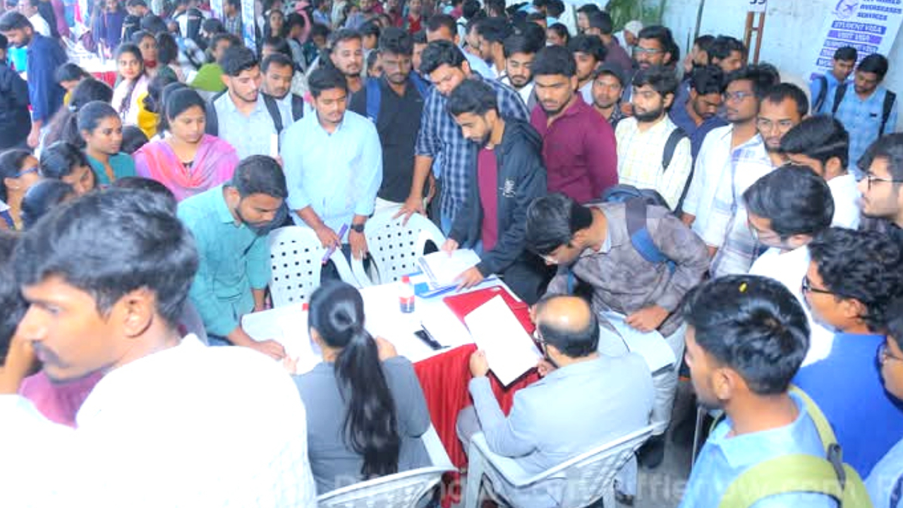Job Mela: నిరుద్యోగులకు గుడ్ న్యూస్.. టెన్త్, ఇంటర్, డిగ్రీ అర్హతతో జాబ్స్.. జీతం, అర్హత, దరఖాస్తు వివరాలు Job Mela: నిరుద్యోగులకు గుడ్ న్యూస్.. టెన్త్, ఇంటర్, డిగ్రీ అర్హతతో జాబ్స్.. జీతం, అర్హత, దరఖాస్తు వివరాలు