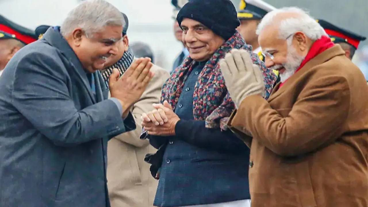 జగదీప్ ధన్ఖడ్ రాజీనామాతో తదుపరి ఉపరాష్ట్రపతి ఎంపికపై బీజేపీ దృష్టి.. నెక్ట్స్ ఎవరు.. రేసులో ఎవరున్నారంటే..? జగదీప్ ధన్ఖడ్ రాజీనామాతో తదుపరి ఉపరాష్ట్రపతి ఎంపికపై బీజేపీ దృష్టి.. నెక్ట్స్ ఎవరు.. రేసులో ఎవరున్నారంటే..?