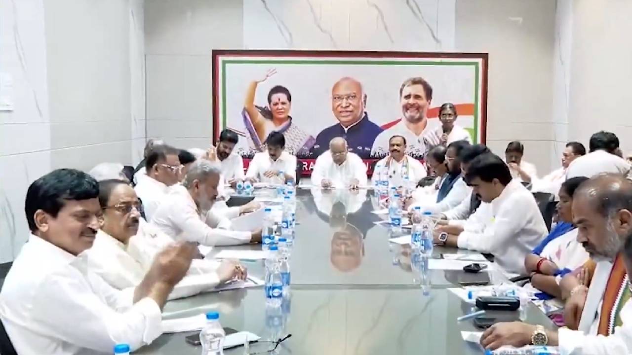 ఖర్గే హాట్ కామెంట్స్.. పీసీసీ చీఫ్కు ఈనెల 30 డెడ్ లైన్.. ఖర్గే హాట్ కామెంట్స్.. పీసీసీ చీఫ్కు ఈనెల 30 డెడ్ లైన్..