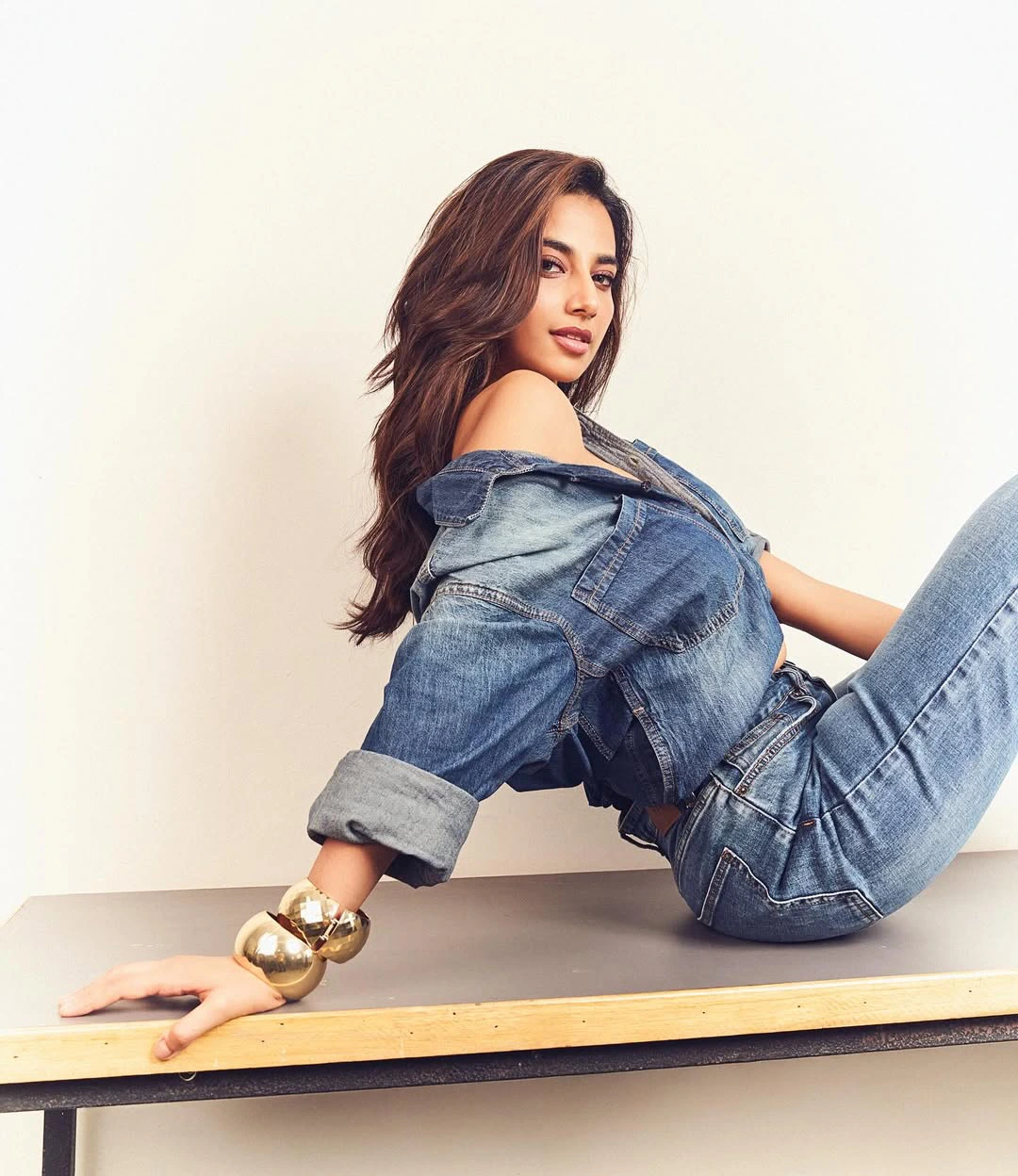 Meenaakshi Chaudhary Mesmerizing in Denim Dress