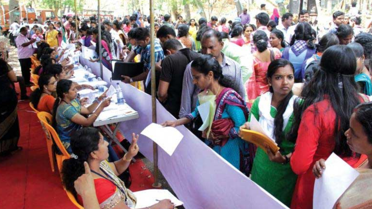 Job Mela: బంపర్ ఆఫర్.. టెన్త్, ఇంటర్, డిగ్రీ అర్హతతో ఉద్యోగాలు.. పూర్తి వివరాలు మీకోసం Job Mela: బంపర్ ఆఫర్.. టెన్త్, ఇంటర్, డిగ్రీ అర్హతతో ఉద్యోగాలు.. పూర్తి వివరాలు మీకోసం