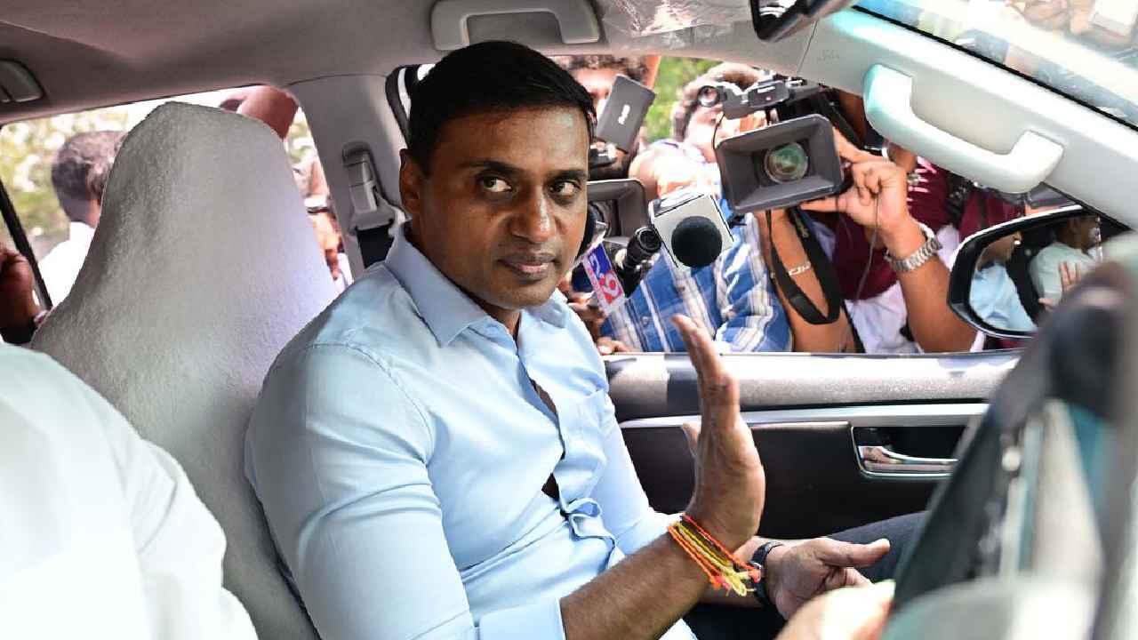 Midhun Reddy: టీవీ, మంచం, 3 పూటల బయటి భోజనం..! జైల్లో వైసీపీ ఎంపీ మిథున్ రెడ్డికి కల్పించే సౌకర్యాలివే..! Midhun Reddy: టీవీ, మంచం, 3 పూటల బయటి భోజనం..! జైల్లో వైసీపీ ఎంపీ మిథున్ రెడ్డికి కల్పించే సౌకర్యాలివే..!
