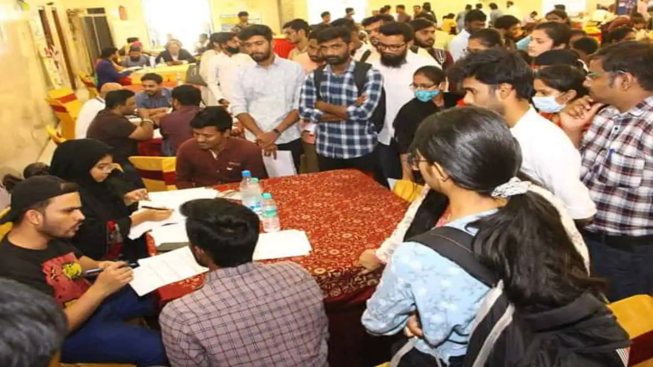 Mini Job Mela: బంపర్ ఆఫర్.. సొంత జిల్లాలో ఉద్యోగం.. రూ.20 వేలు జీతం.. అస్సలు మిస్ అవకండి Mini Job Mela: బంపర్ ఆఫర్.. సొంత జిల్లాలో ఉద్యోగం.. రూ.20 వేలు జీతం.. అస్సలు మిస్ అవకండి