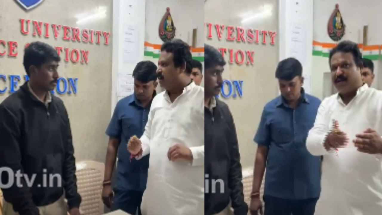 Mla Sri Ganesh: సికింద్రాబాద్ కంటోన్మెంట్ ఎమ్మెల్యేపై దాడికి యత్నం.. 15 బైకులపై వచ్చిన దుండగులు.. ఆయుధాలు లాక్కునే ప్రయత్నం.. Mla Sri Ganesh: సికింద్రాబాద్ కంటోన్మెంట్ ఎమ్మెల్యేపై దాడికి యత్నం.. 15 బైకులపై వచ్చిన దుండగులు.. ఆయుధాలు లాక్కునే ప్రయత్నం..
