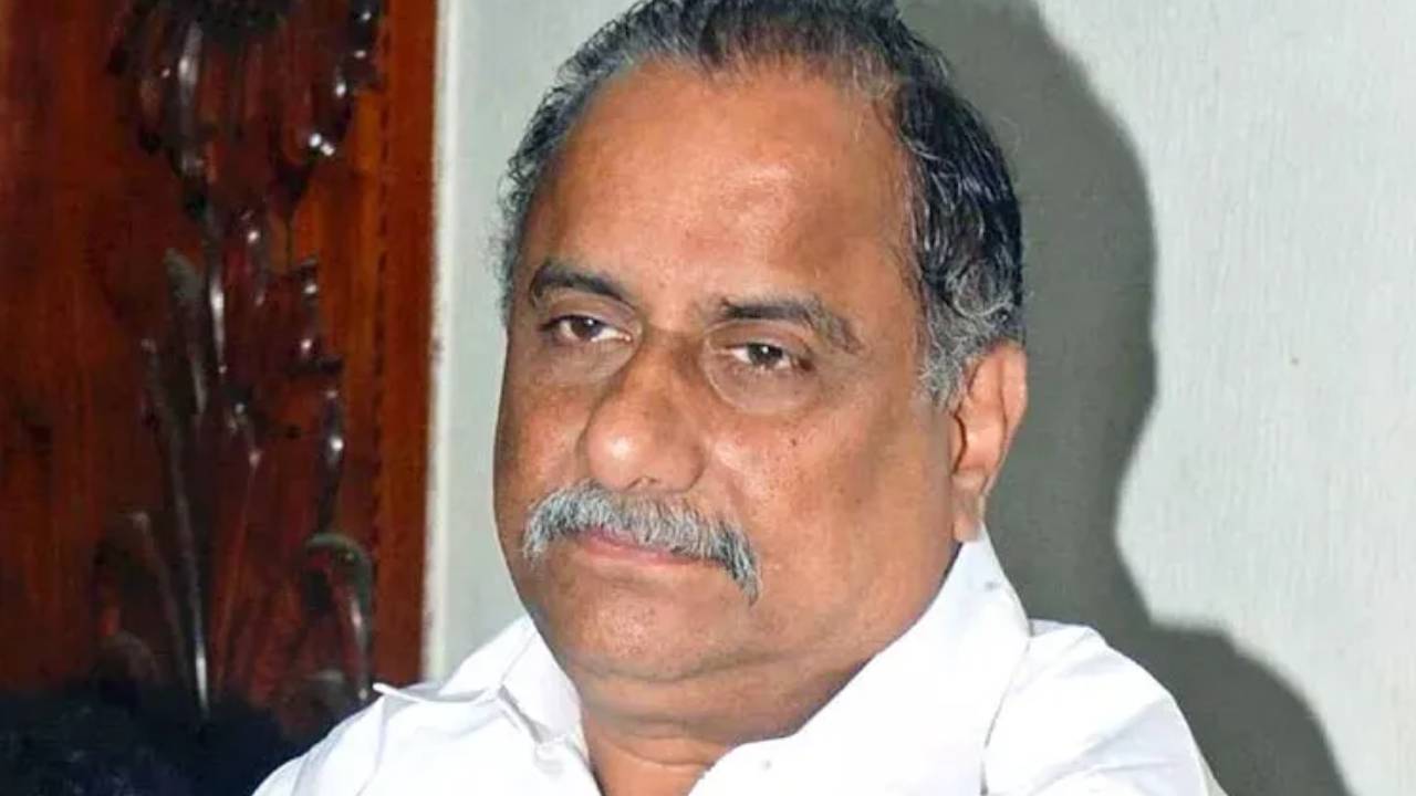 Mudragada: ముద్రగడ పద్మనాభంకు ఐసీయూలో చికిత్స.. ఆందోళనలో అభిమానులు.. తండ్రిని చూసేందుకు ఆస్పత్రికి కుమార్తె.. Mudragada: ముద్రగడ పద్మనాభంకు ఐసీయూలో చికిత్స.. ఆందోళనలో అభిమానులు.. తండ్రిని చూసేందుకు ఆస్పత్రికి కుమార్తె..