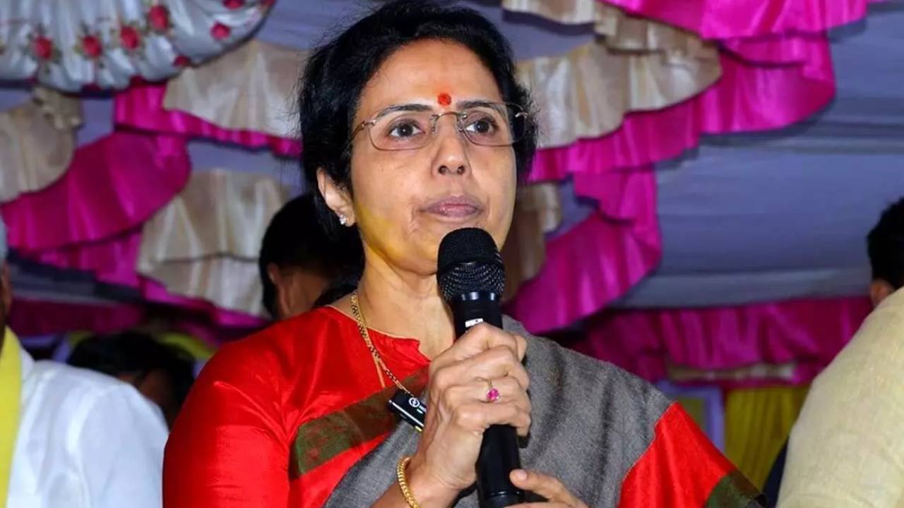 వైసీపీ నేత ప్రసన్నకుమార్ రెడ్డి వ్యాఖ్యలపై స్పందించిన నారా భువనేశ్వరి వైసీపీ నేత ప్రసన్నకుమార్ రెడ్డి వ్యాఖ్యలపై స్పందించిన నారా భువనేశ్వరి
