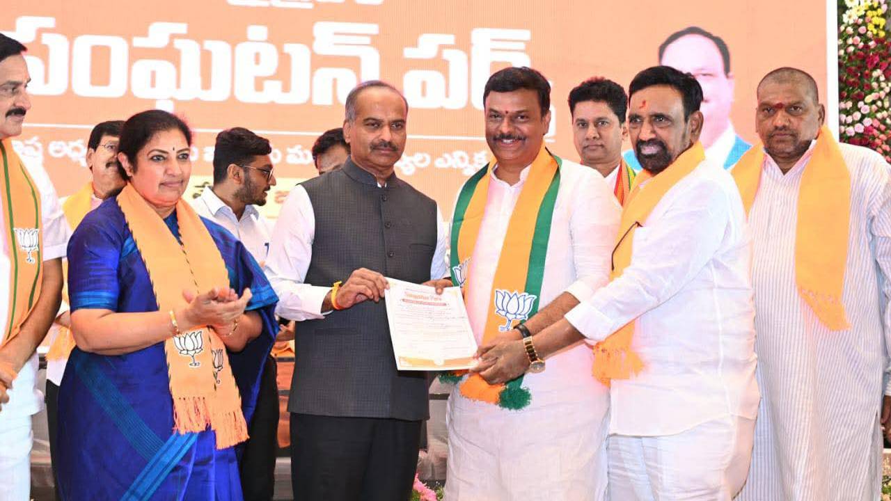 Madhav: కొత్త అధ్యక్షుడి రాక వేళ ఏపీ బీజేపీలో జోష్.. ఏపీలో కమలం ఫేట్ మారుతుందా? Madhav: కొత్త అధ్యక్షుడి రాక వేళ ఏపీ బీజేపీలో జోష్.. ఏపీలో కమలం ఫేట్ మారుతుందా?
