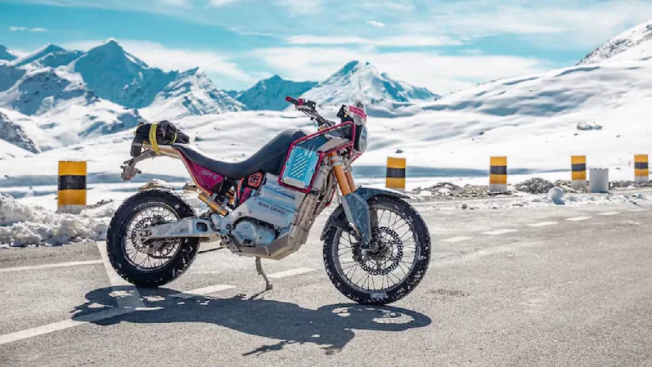 Royal Enfield’s first electric bike: రాయల్ ఎన్ఫీల్డ్ చరిత్రలోనే అత్యంత శక్తిమంతమైన బైక్.. అబ్బా ఇలా ఉందేంటి భయ్యా? Royal Enfield’s first electric bike: రాయల్ ఎన్ఫీల్డ్ చరిత్రలోనే అత్యంత శక్తిమంతమైన బైక్.. అబ్బా ఇలా ఉందేంటి భయ్యా?