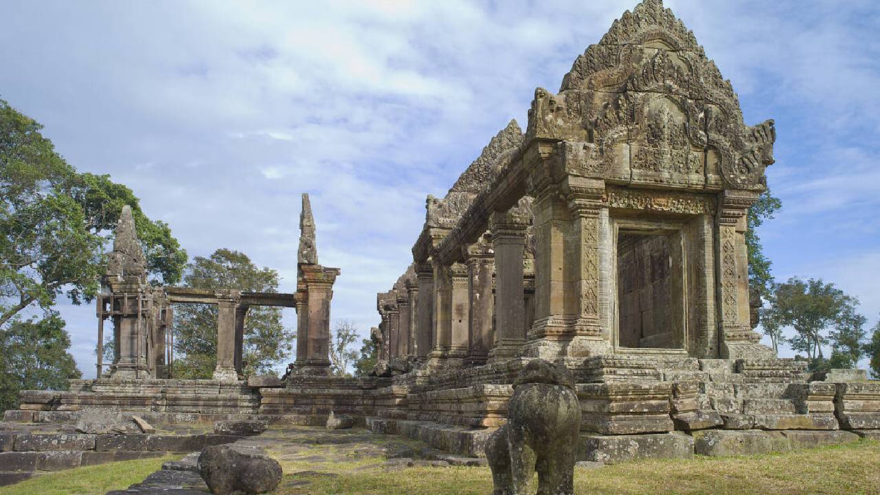 Thailand vs Cambodia Conflict: ఓ గుడి కోసం రెండు దేశాల ‘యుద్ధం’.. ఏంటి ఆ ఆలయ చరిత్ర? ప్రత్యేకత? Thailand vs Cambodia Conflict: ఓ గుడి కోసం రెండు దేశాల ‘యుద్ధం’.. ఏంటి ఆ ఆలయ చరిత్ర? ప్రత్యేకత?