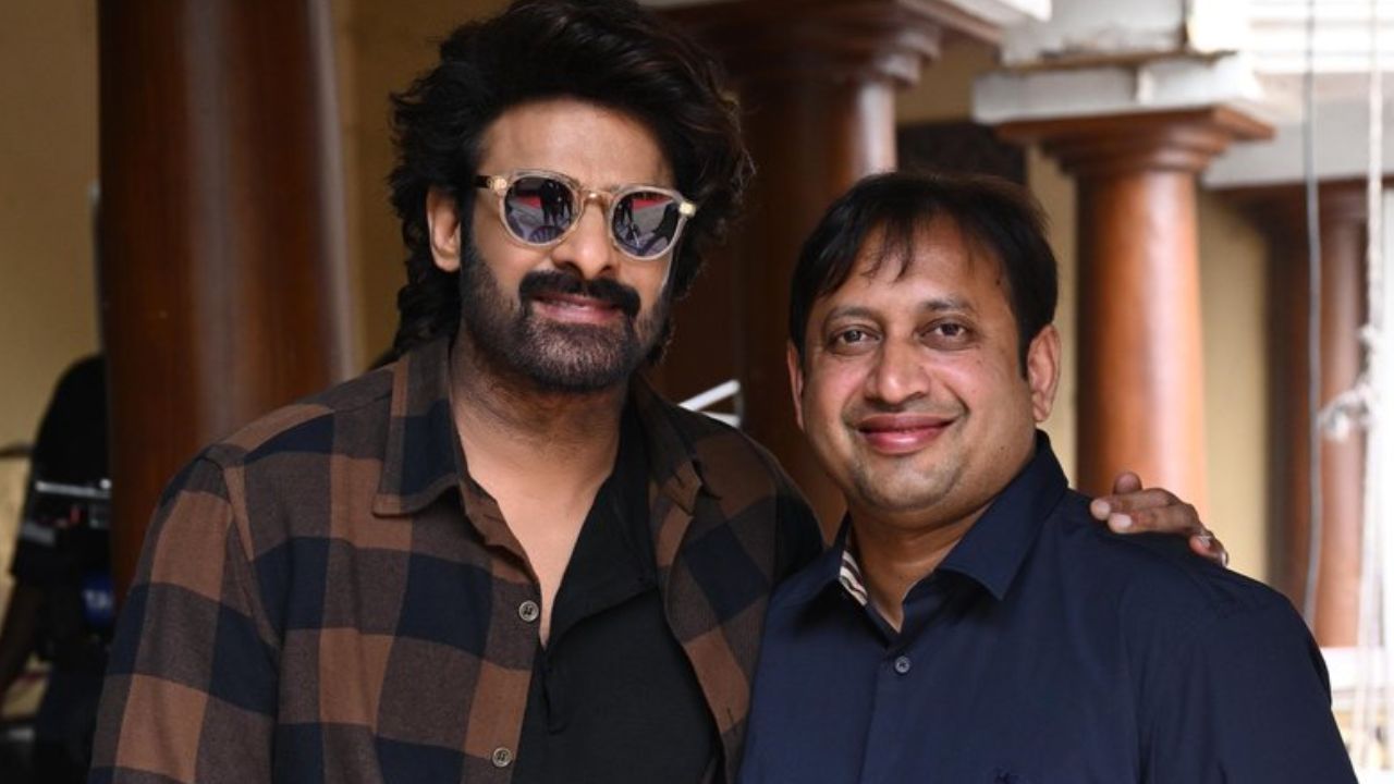 Prabhas : ప్రభాస్ లేటెస్ట్ లుక్ వైరల్.. రాజాసాబ్ షూట్ నుంచి.. Prabhas : ప్రభాస్ లేటెస్ట్ లుక్ వైరల్.. రాజాసాబ్ షూట్ నుంచి..