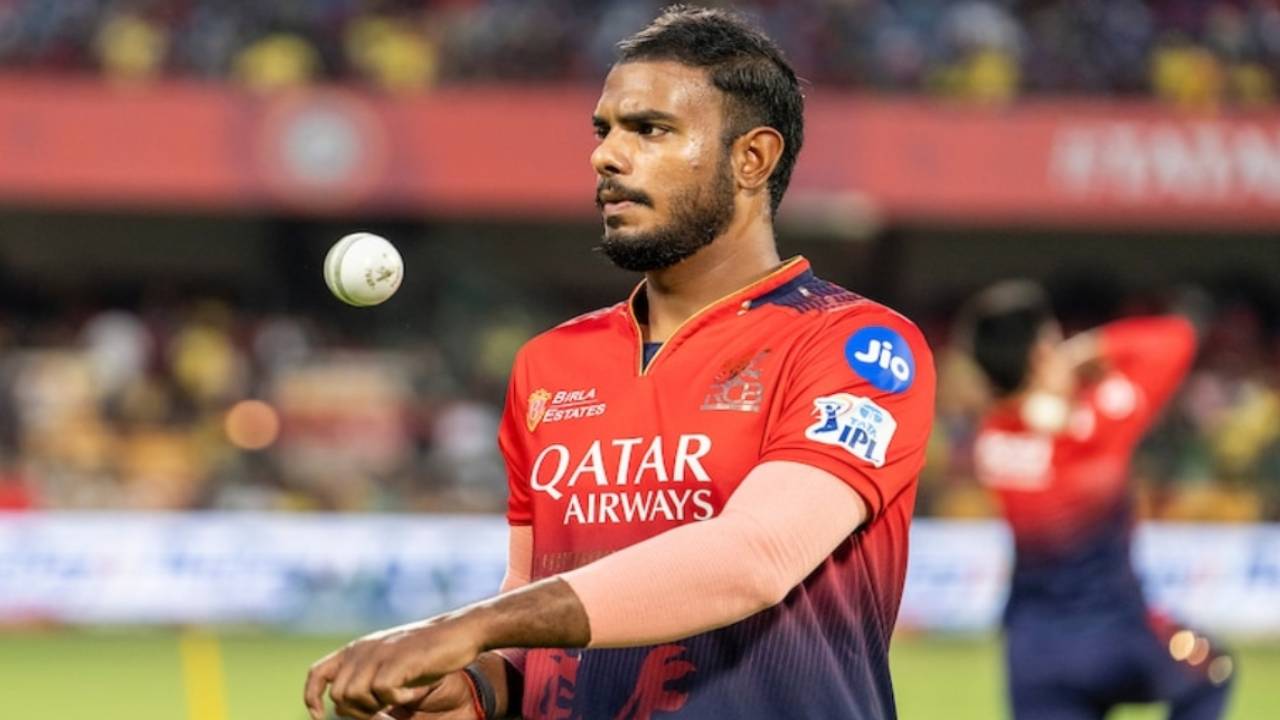 Yash Dayal : ఇబ్బందుల్లో ఆర్సీబీ పేసర్ యశ్ దయాల్.. అతడిపై ఫోక్సో కేసు.. Yash Dayal : ఇబ్బందుల్లో ఆర్సీబీ పేసర్ యశ్ దయాల్.. అతడిపై ఫోక్సో కేసు..