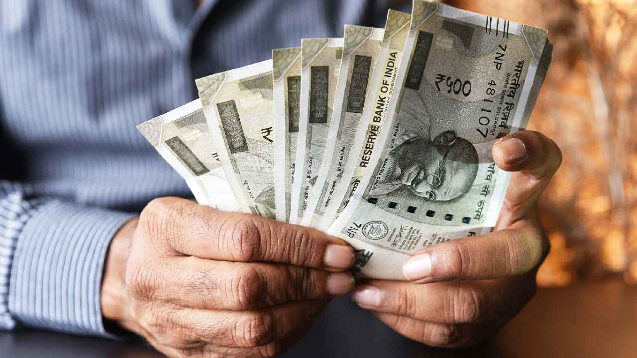 Salaries Hike: ఏపీలో ఆ అవుట్ సోర్సింగ్ ఉద్యోగులకు గుడ్ న్యూస్.. జీతాలు పెంపు.. 8వేల వరకు పెంచుతూ ఆర్డర్స్ Salaries Hike: ఏపీలో ఆ అవుట్ సోర్సింగ్ ఉద్యోగులకు గుడ్ న్యూస్.. జీతాలు పెంపు.. 8వేల వరకు పెంచుతూ ఆర్డర్స్