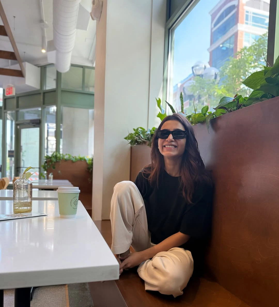 Samantha Enjoying America Vacation