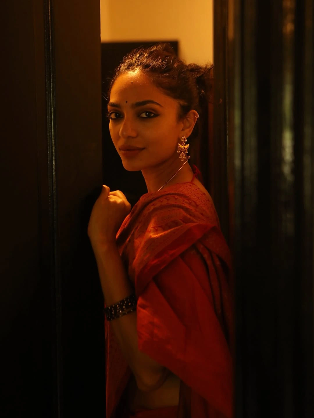 Sobhita Dhulipala Cute Photos in Saree