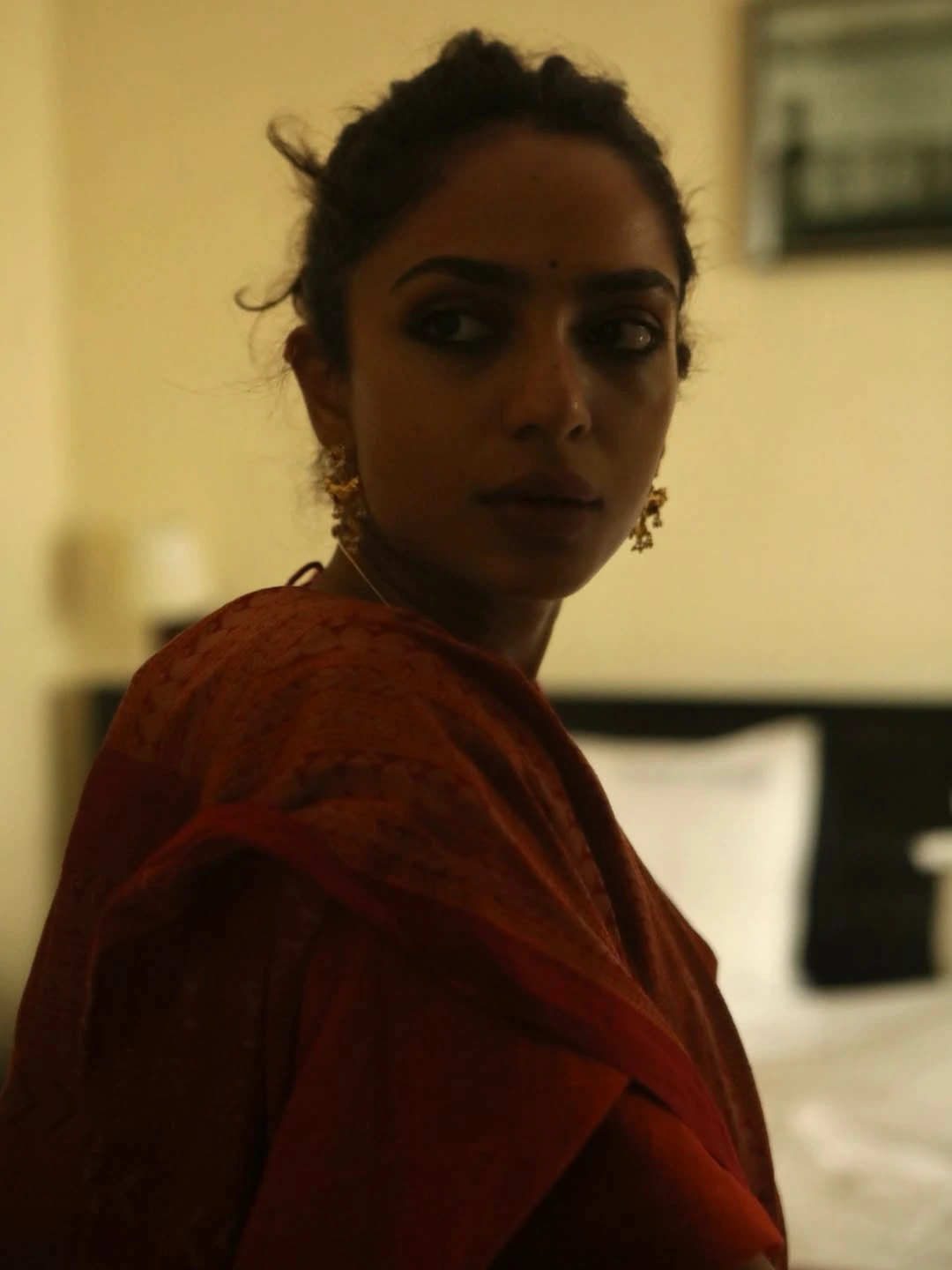 Sobhita Dhulipala Cute Photos in Saree