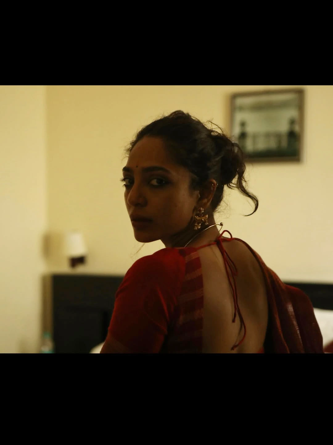 Sobhita Dhulipala Cute Photos in Saree