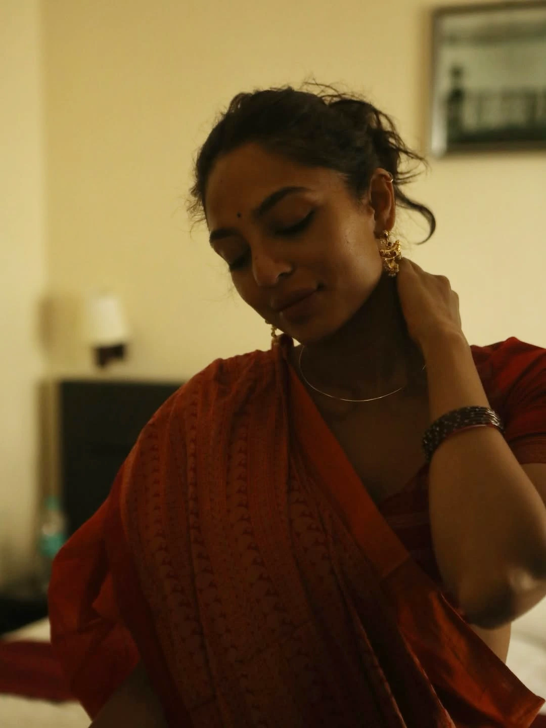 Sobhita Dhulipala Cute Photos in Saree