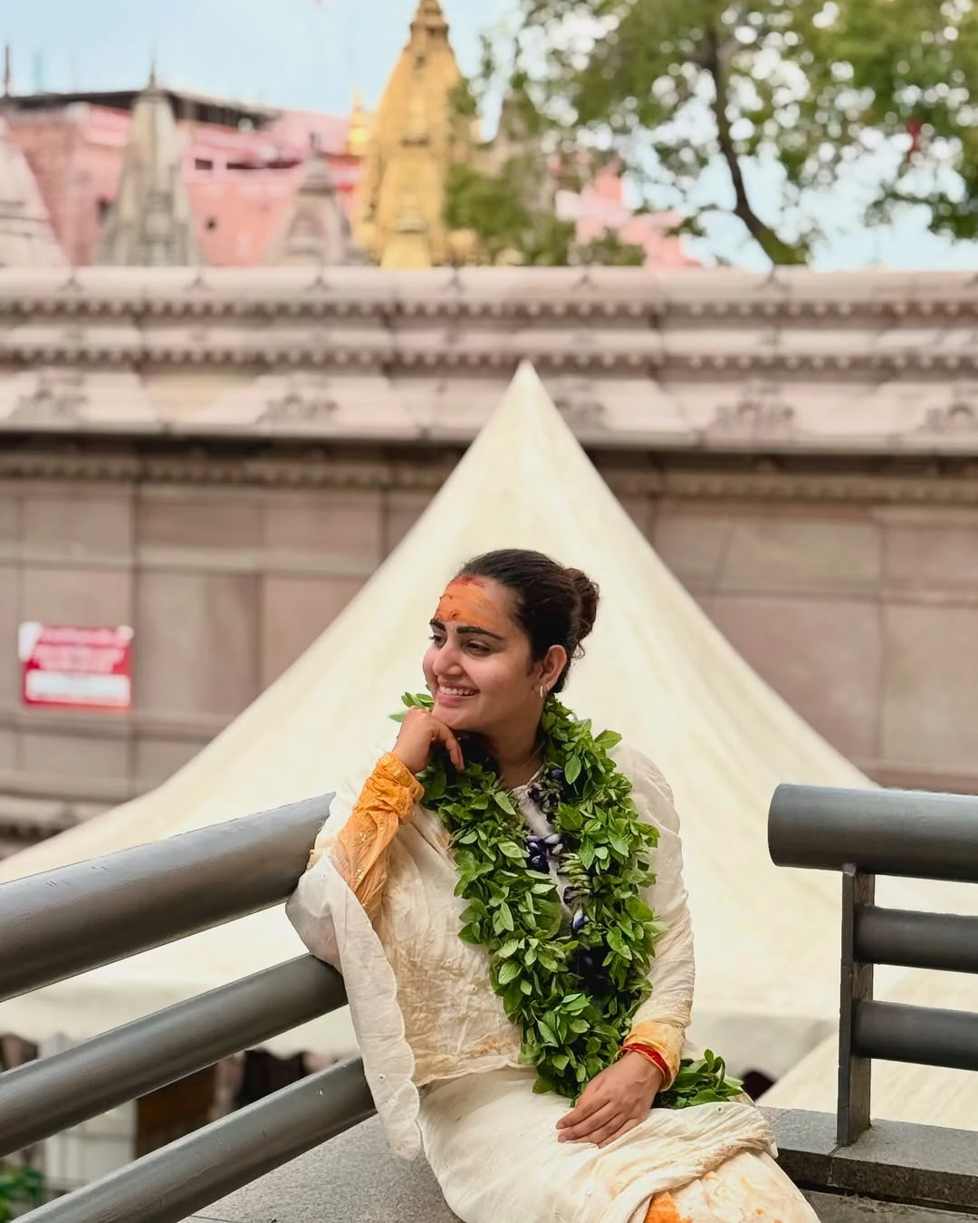 Soniya Singh Visits Kashi Temple