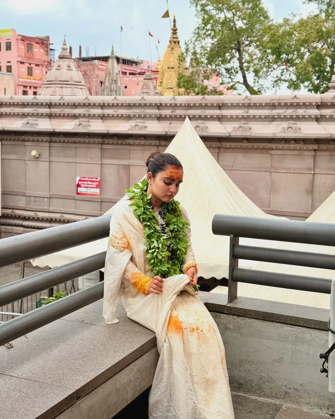 Soniya Singh Visits Kashi Temple