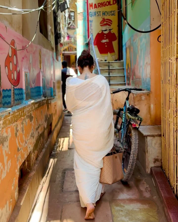 Soniya Singh Visits Kashi Temple