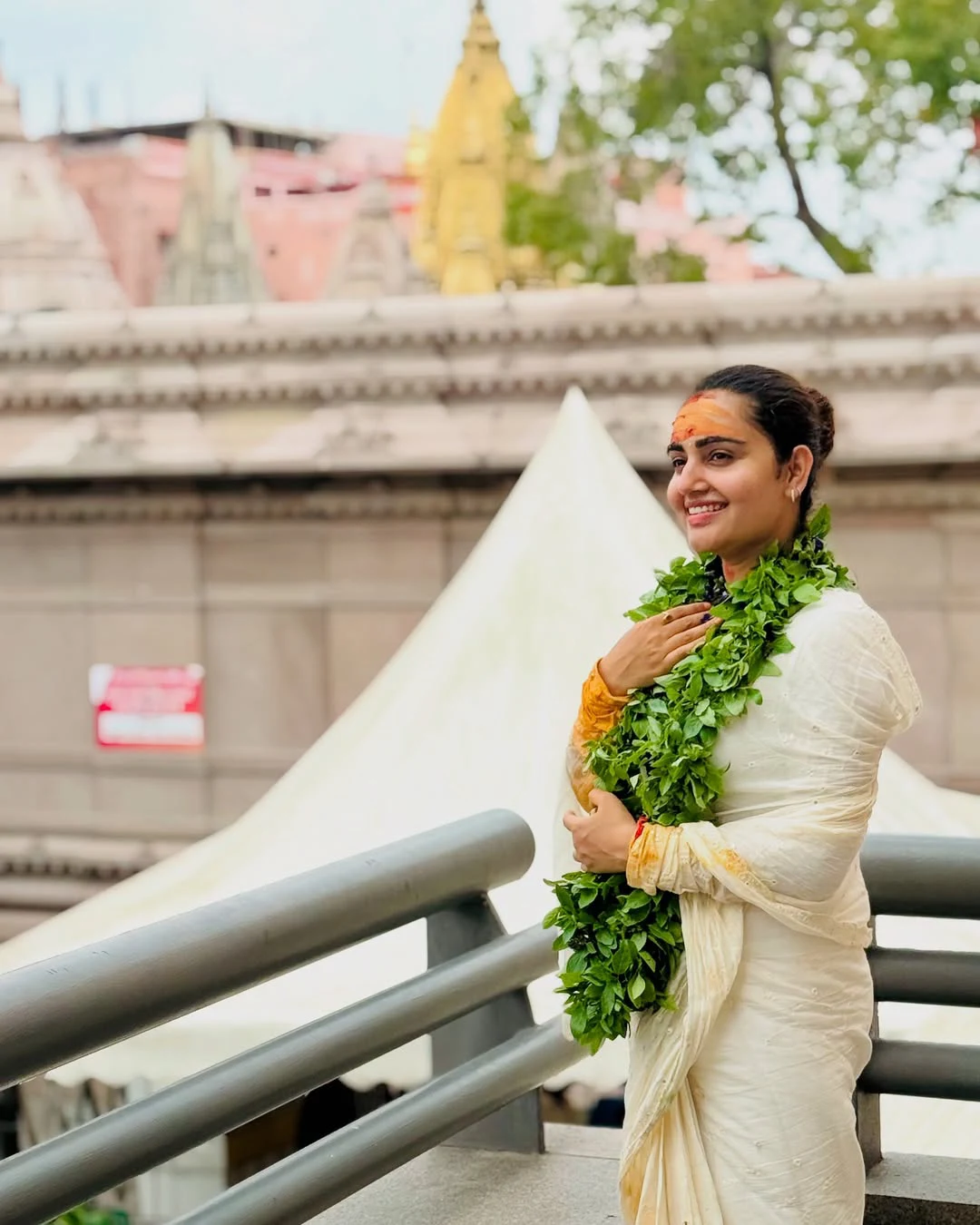 Soniya Singh Visits Kashi Temple