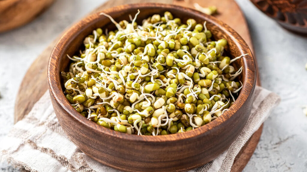 Health benefits of eating boiled sprouts during monsoon