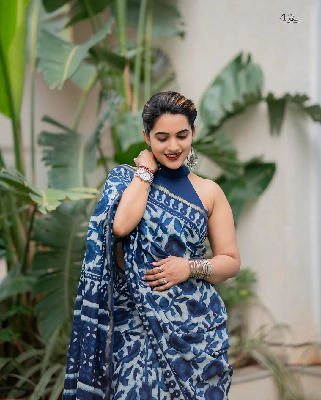 Sravanthi Chokarapu Back Less Poses in Saree