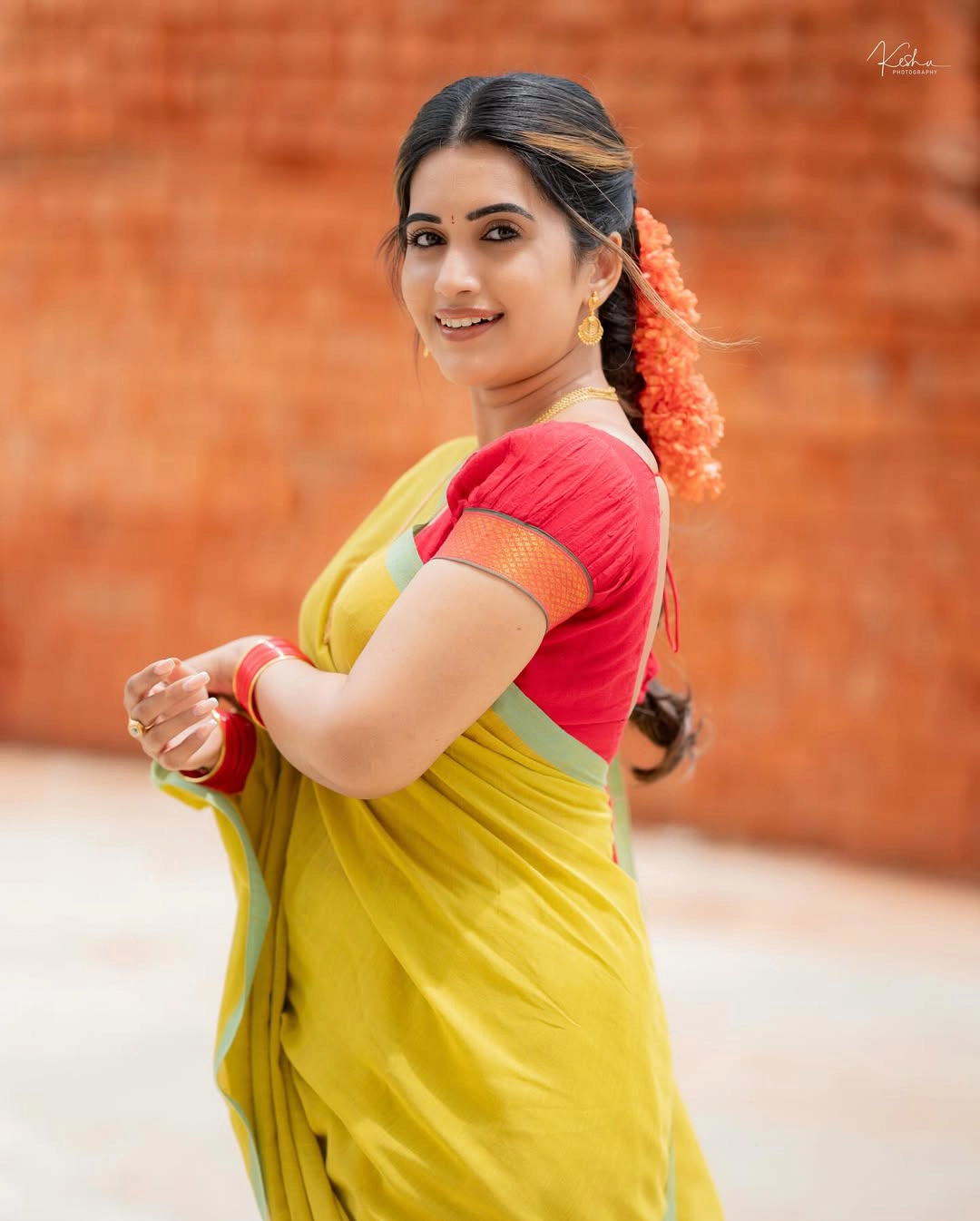 Sravanthi Chokarapu Traditional Looks in Saree
