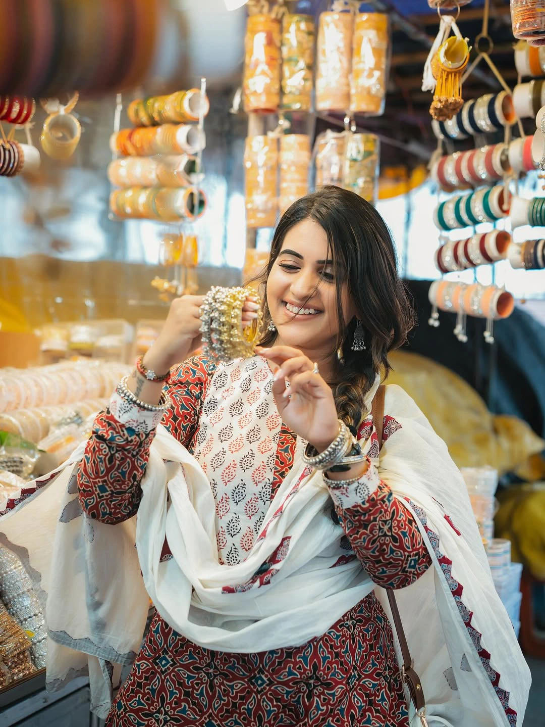 Anchor Sravanthi Chokarapu Simple Looks