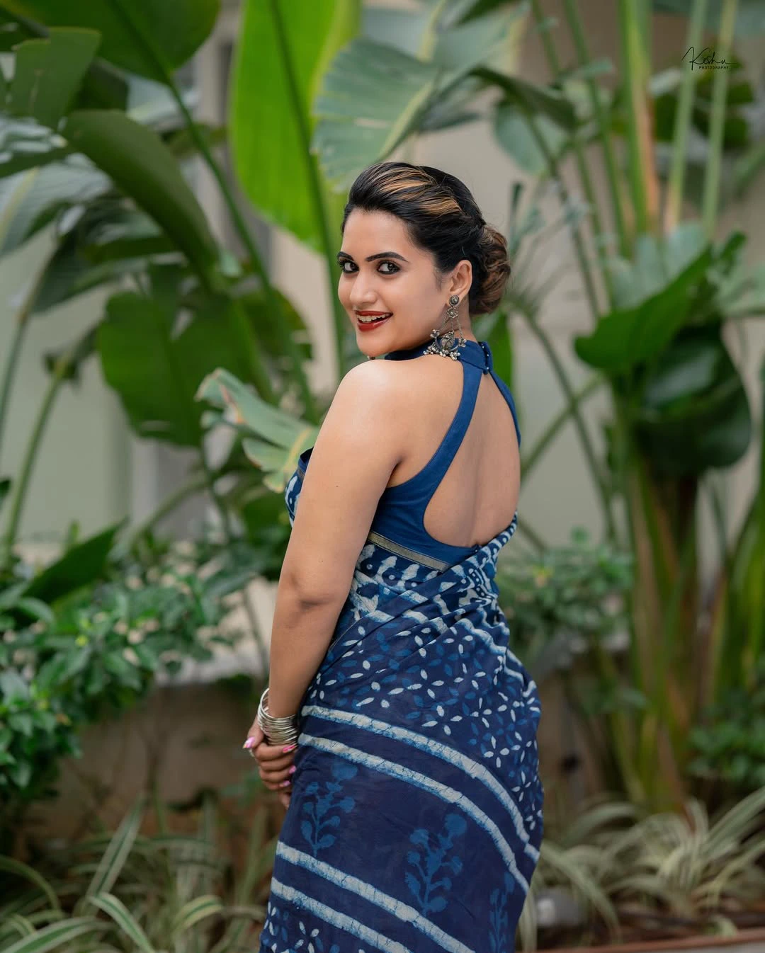 Sravanthi Chokarapu Back Less Poses in Saree