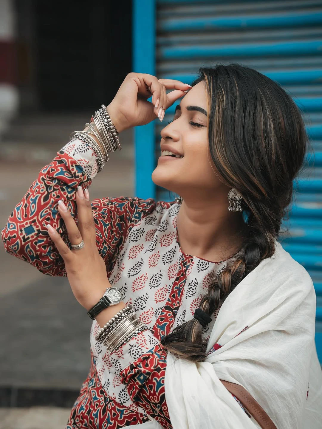 Anchor Sravanthi Chokarapu Simple Looks
