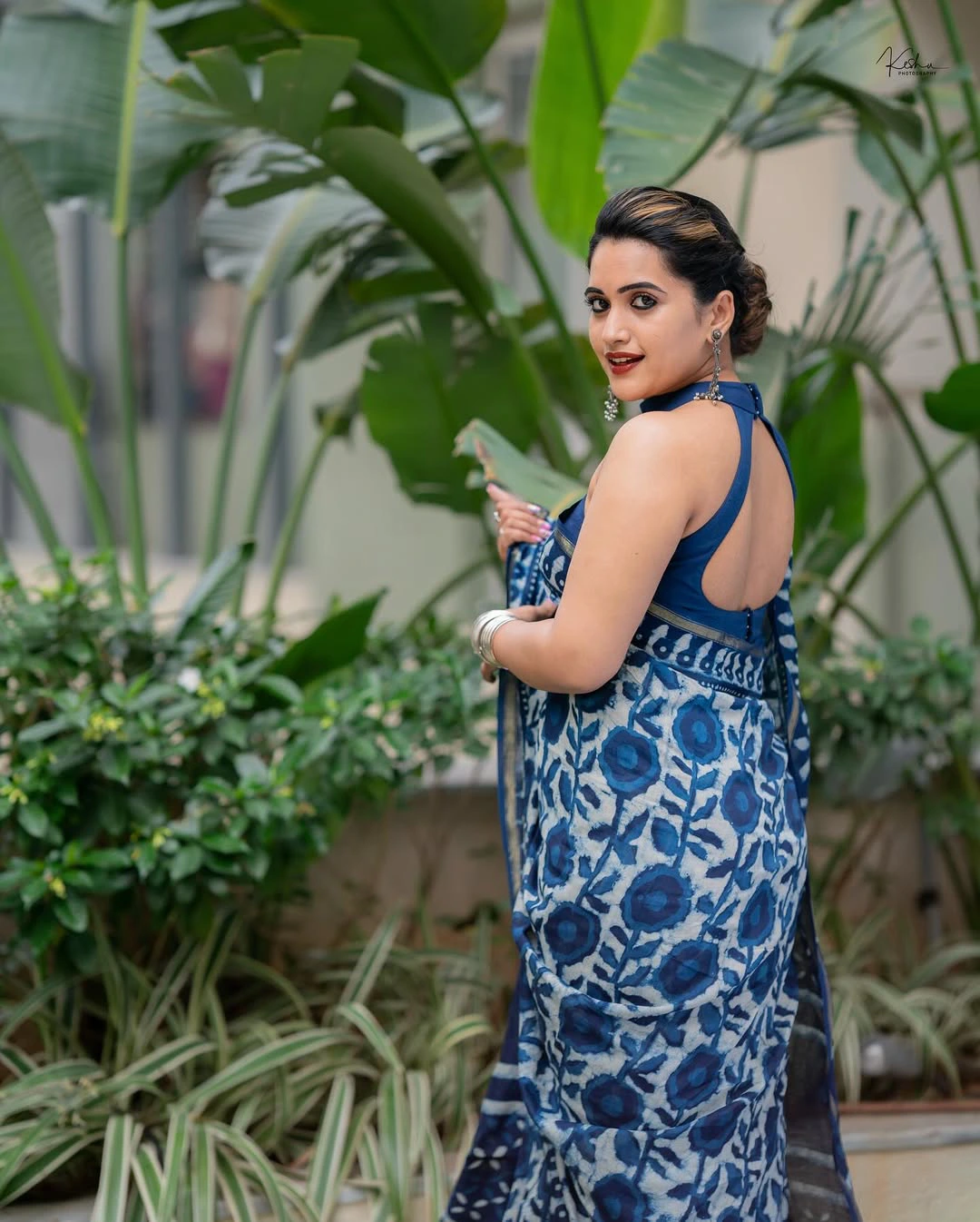 Sravanthi Chokarapu Back Less Poses in Saree