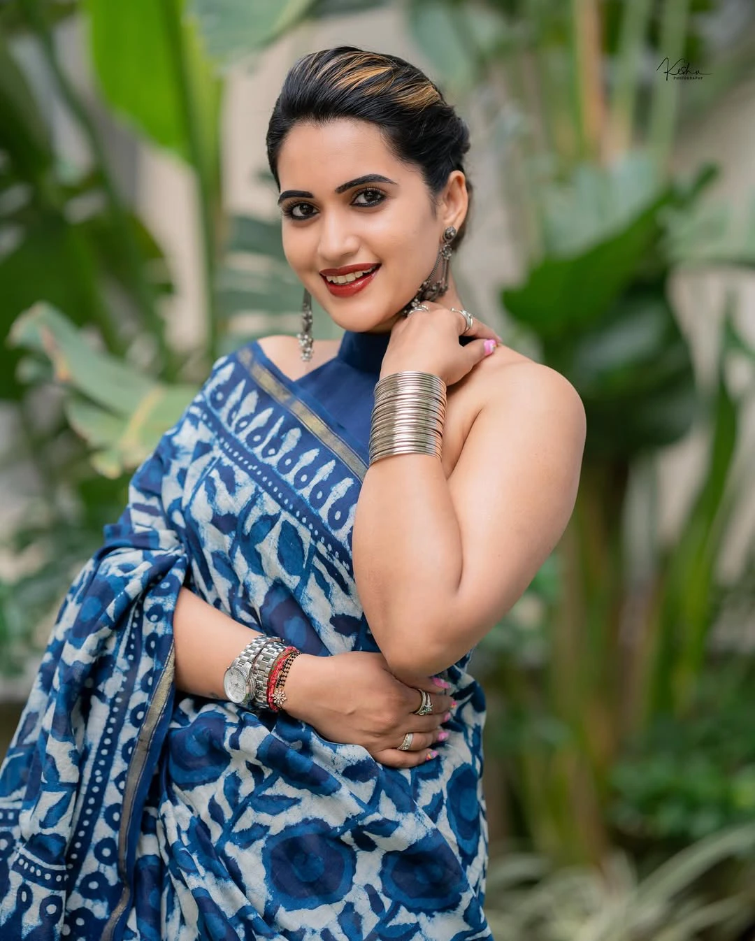 Sravanthi Chokarapu Back Less Poses in Saree