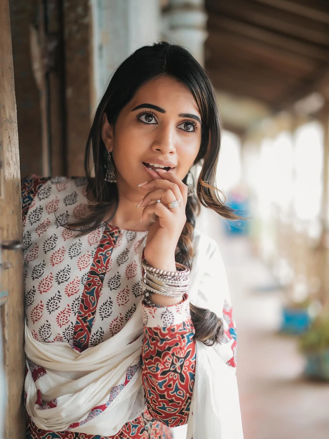 Anchor Sravanthi Chokarapu Simple Looks