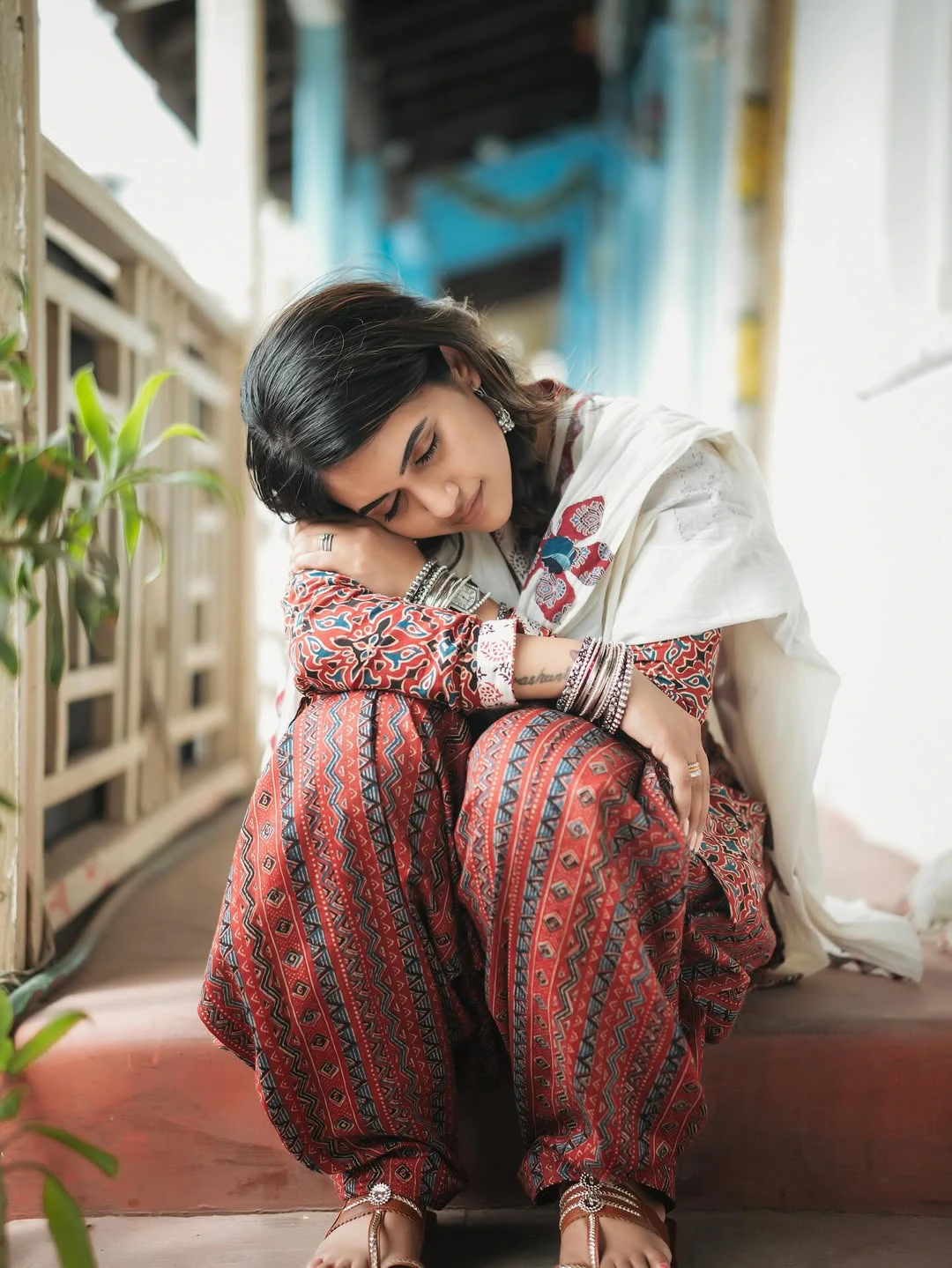 Anchor Sravanthi Chokarapu Simple Looks