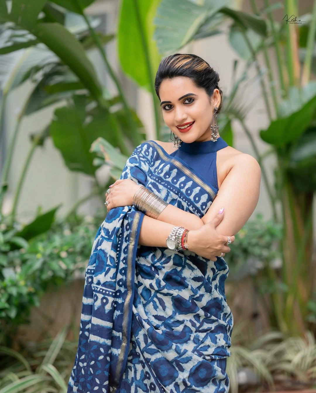 Sravanthi Chokarapu Back Less Poses in Saree