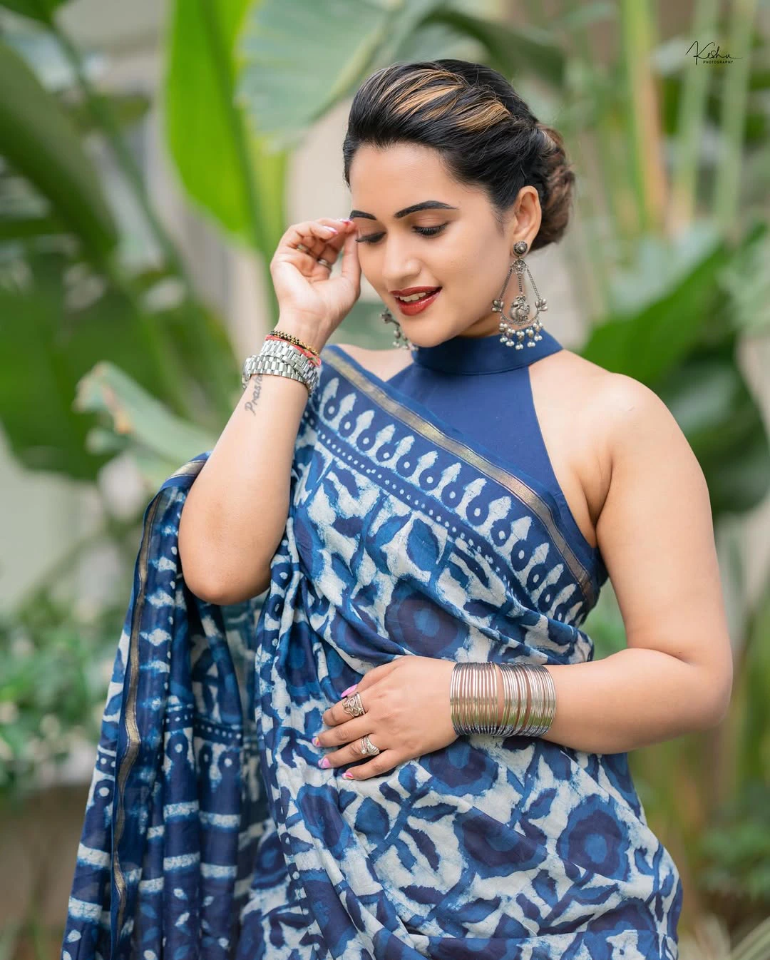 Sravanthi Chokarapu Back Less Poses in Saree