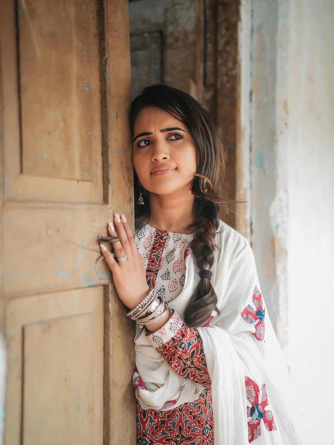 Anchor Sravanthi Chokarapu Simple Looks