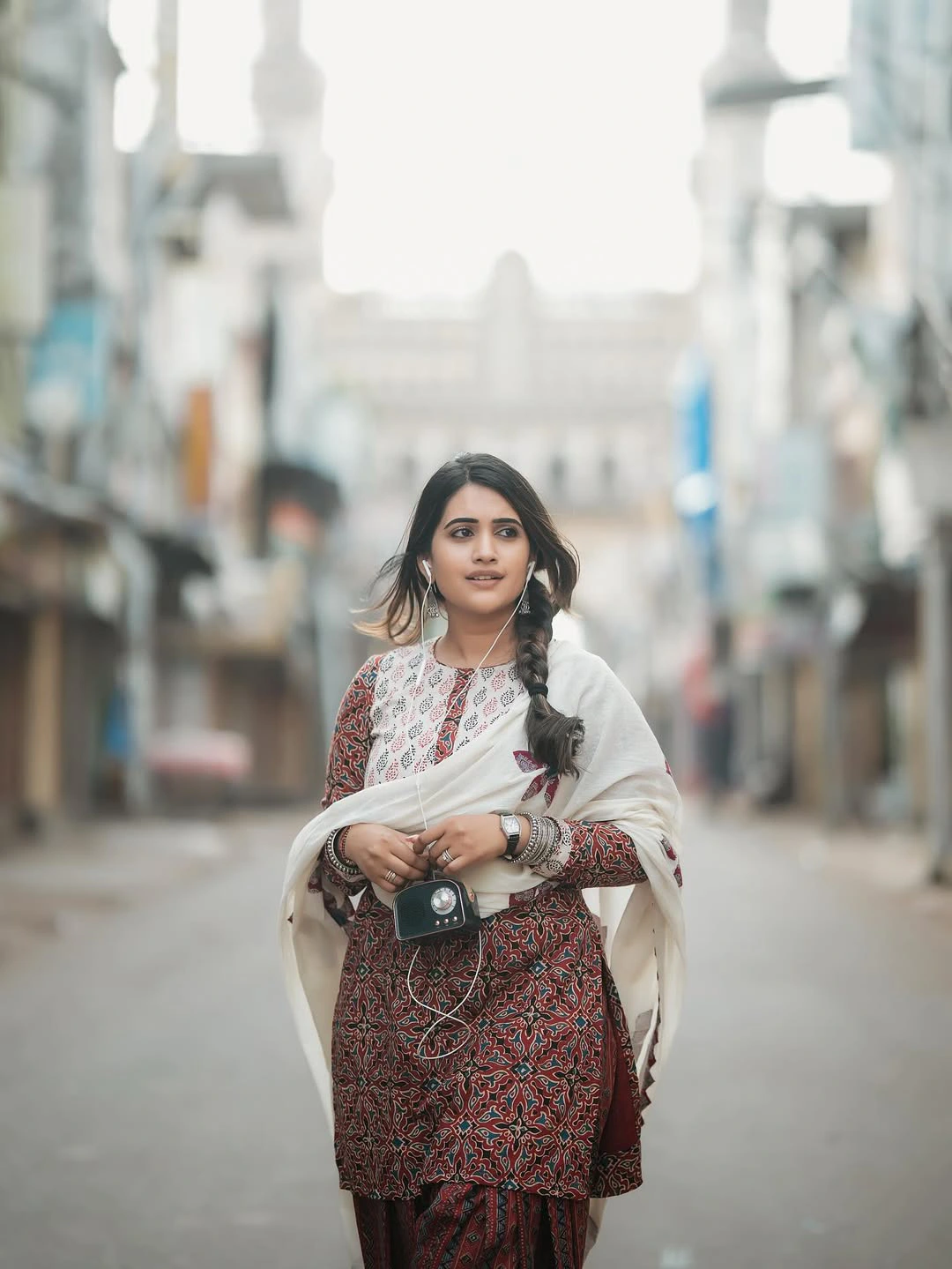 Anchor Sravanthi Chokarapu Simple Looks