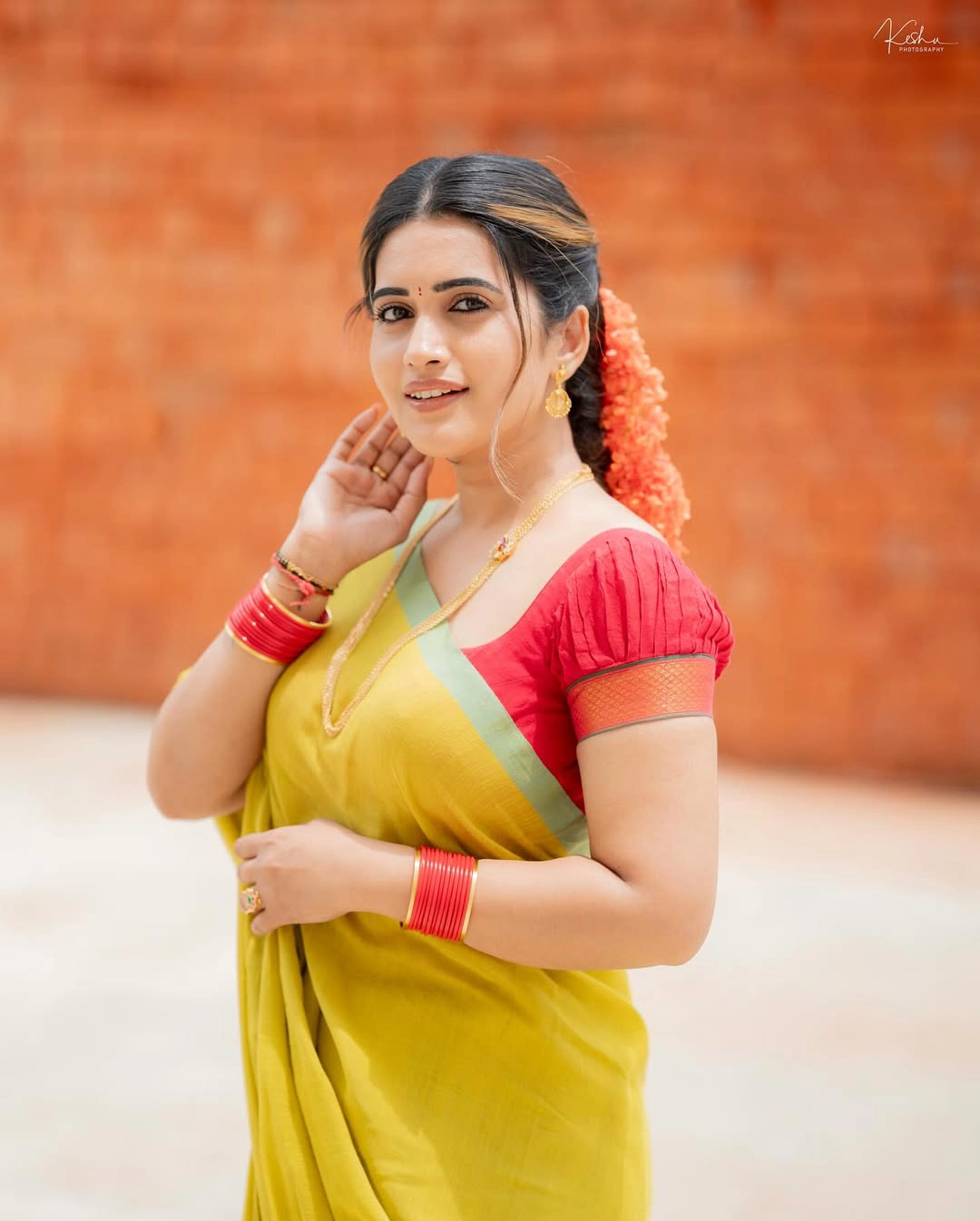 Sravanthi Chokarapu Traditional Looks in Saree