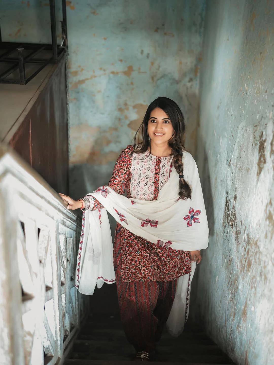 Anchor Sravanthi Chokarapu Simple Looks