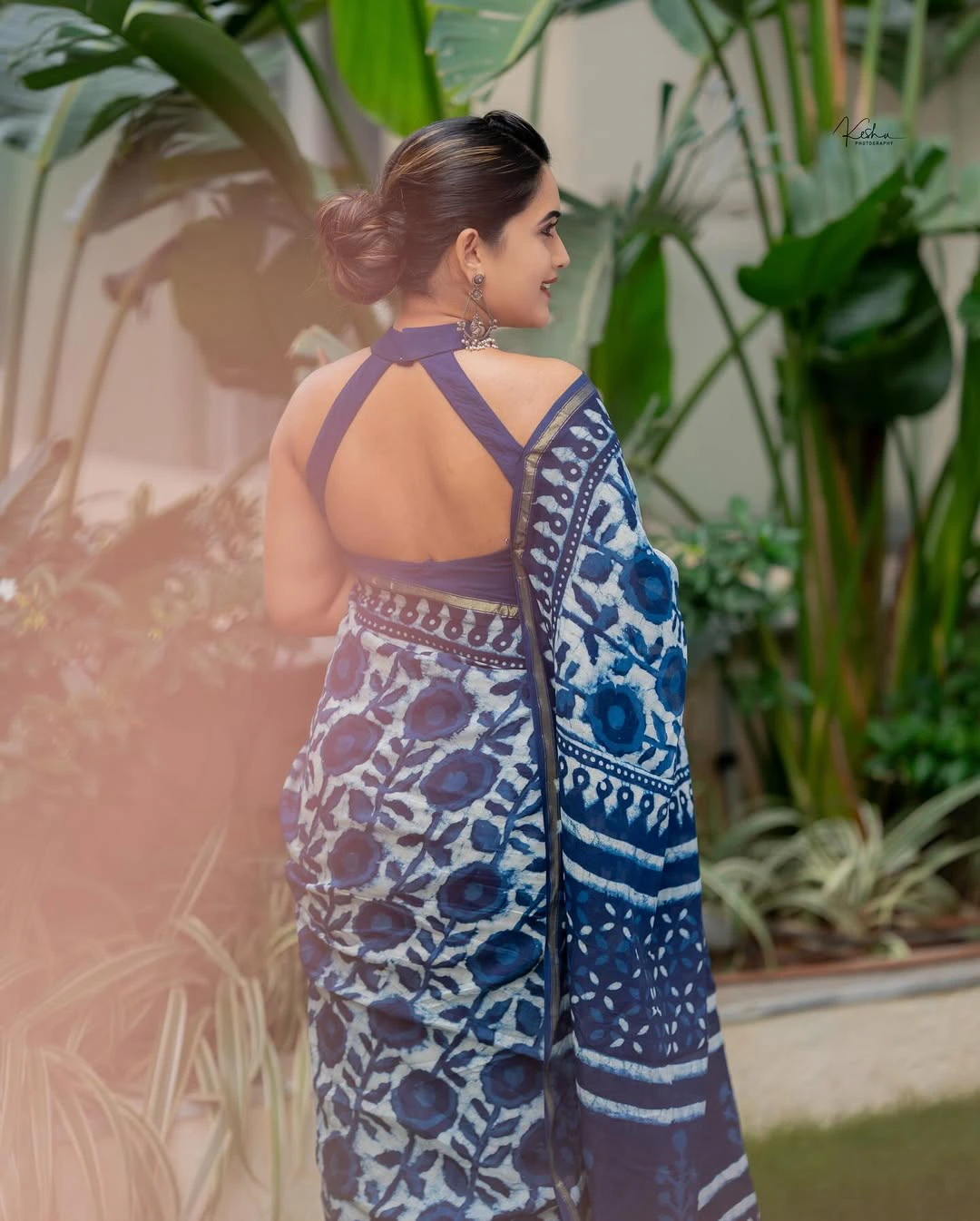 Sravanthi Chokarapu Back Less Poses in Saree