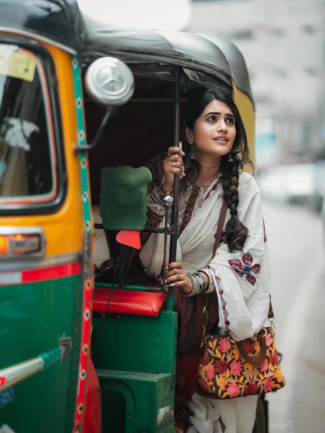 Anchor Sravanthi Chokarapu Simple Looks