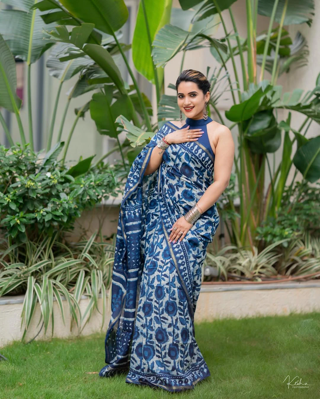 Sravanthi Chokarapu Back Less Poses in Saree