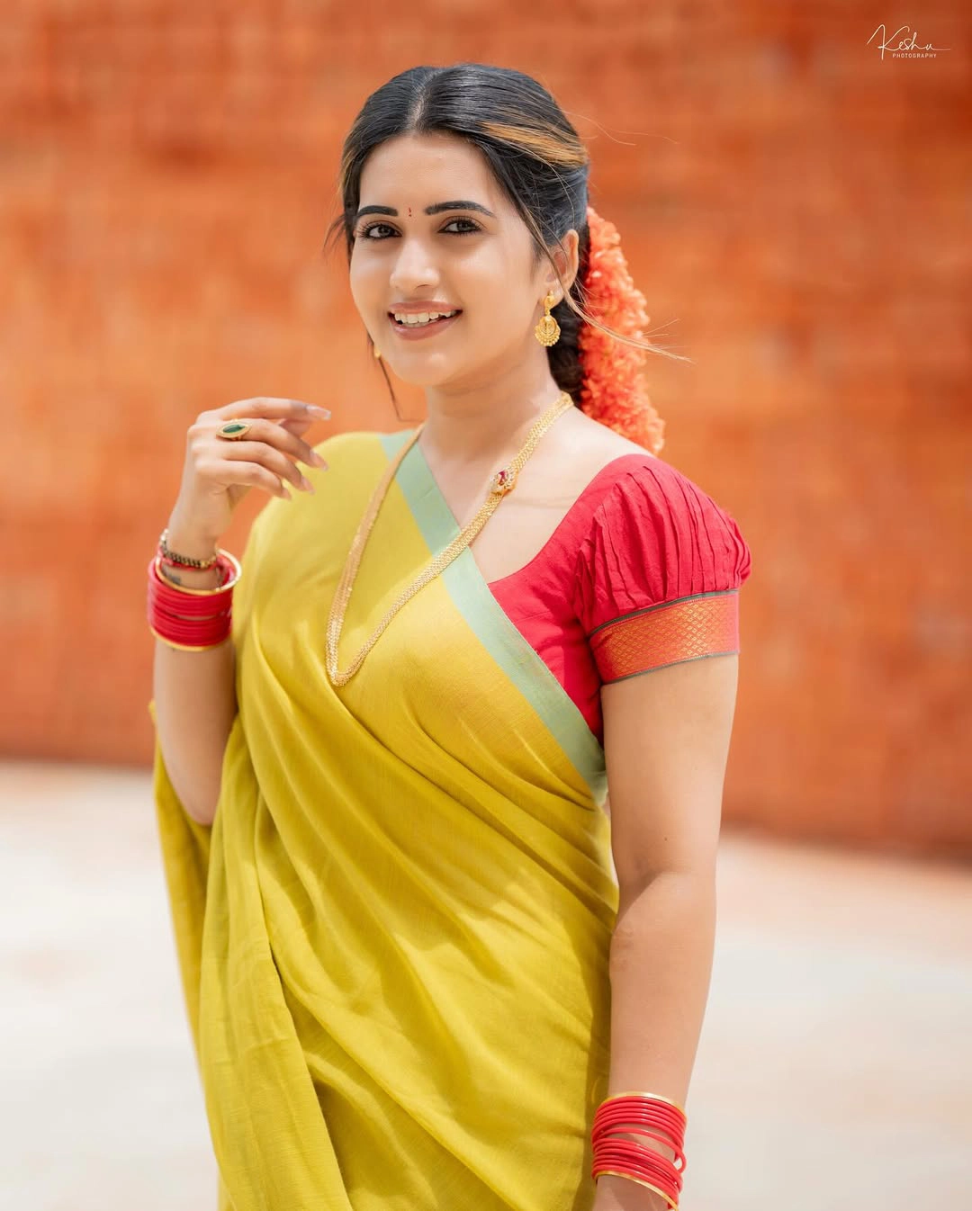 Sravanthi Chokarapu Traditional Looks in Saree